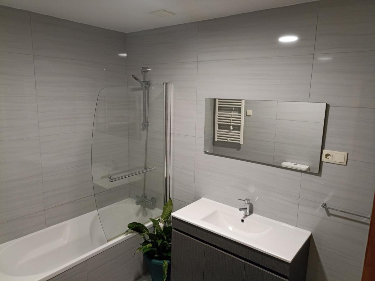Casa Creixo - Moradia Completa T2 Apartment กิมาไรส์ ภายนอก รูปภาพ